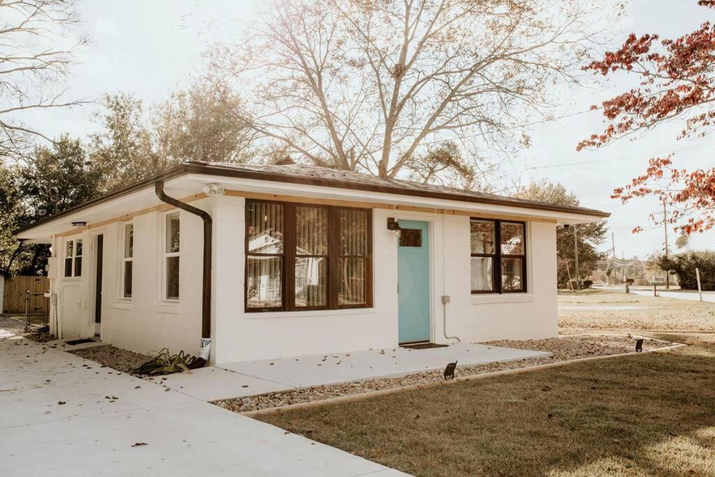 The Turquoise Door Modern Rustic In Town Of Holiday home