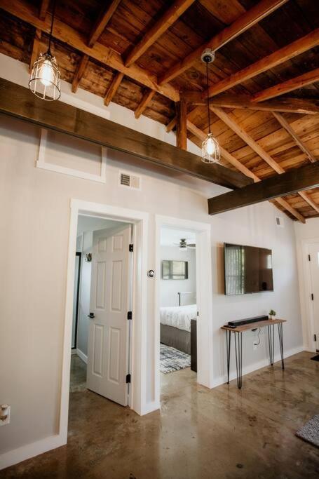 Holiday home The Turquoise Door Modern Rustic In Town Of Lexington