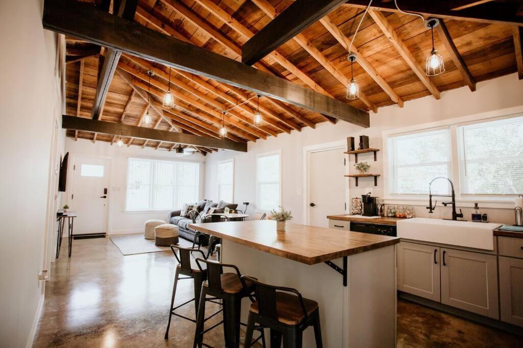 Holiday home The Turquoise Door Modern Rustic In Town Of