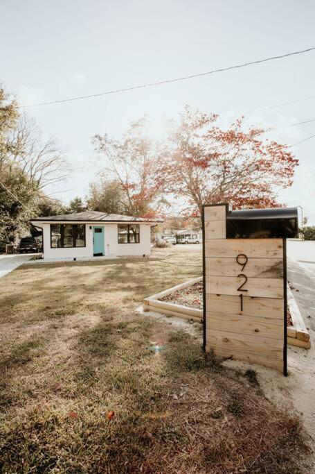 The Turquoise Door Modern Rustic In Town Of Holiday home Lexington